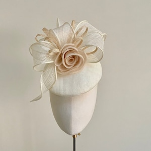 Cream bow fascinator, small Ascot pillbox in ivory, statement hat for races, floral cocktail  hat, Cream rose wedding hat, small percher hat