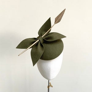 Elegant green felt cocktail hat, statement bow Ascot hat, gold and olive fascinator, ladies day bow hat, gold and green winter wedding hat