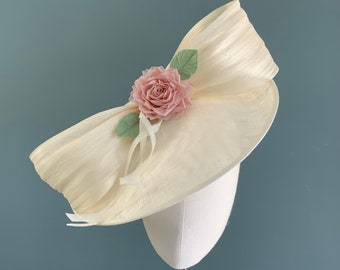 Ivory statement Ascot hat, wide brim cream wedding hat, pink silk occasion hat, elegant race day fascinator, pink and ivory bow fascinator