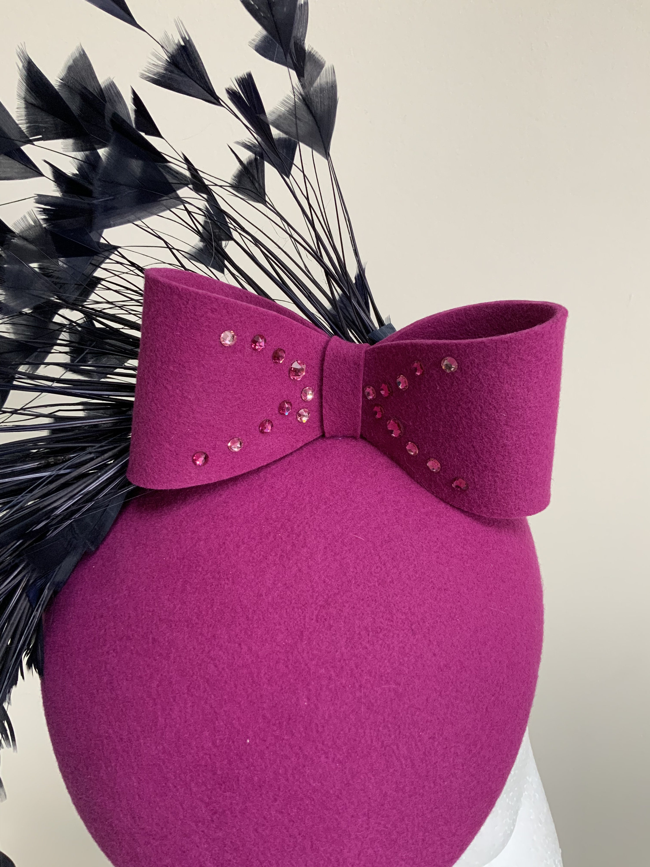 Chapeau Cocktail Femme Style Pilulier - Marine Et Rose Avec Plumes - Neuf Avec étiquettes