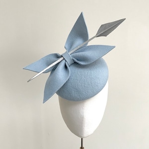 Statement Ascot hat, baby blue cocktail hat, pale blue felt fascinator, silver wedding hat, blue bow races hat, ladies day hat baby blue