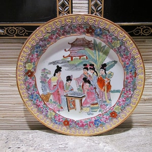 Qianlong Nian Zhi Rose Medallion Plate