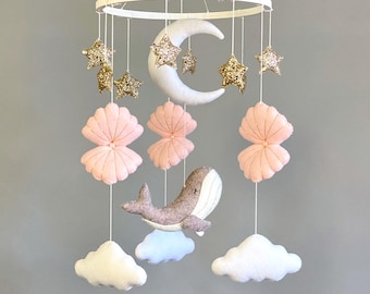 Móvil de ballena oceánica para bebé, decoración de guardería de conchas marinas para niña, móvil de cuna bajo el mar, móvil de ballena y luna de fieltro rosa, regalo de baby shower