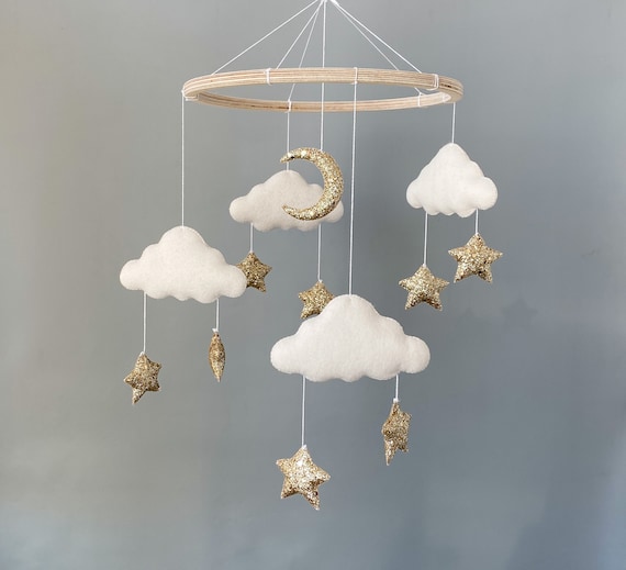 Mobile bébé bois : nuage, éléphant & étoile, blanc & beige. Livré 48h