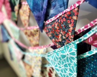 Fanions fait main en tissu coton décoration chambre filles florale  | Bunting handmade cotton fabric floral decor girls bedroom garden party