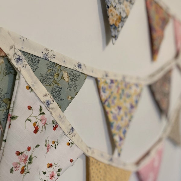 Fanions fait main en tissu coton décoration chambre filles florale | Bunting handmade cotton fabric floral decor girls bedroom