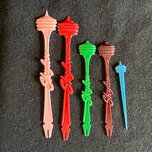 Niagara Falls Skylon Souvenir -- 5 Vintage 1970s Swizzle Sticks (Drink Stirrers) and Picks -- 5 Different Colors, 3 Different Sizes