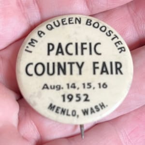 Vintage 1952 Pinback Button -- &quot;I&#39;m a Queen Booster, Pacific County Fair&quot; -- Menlo, Washington