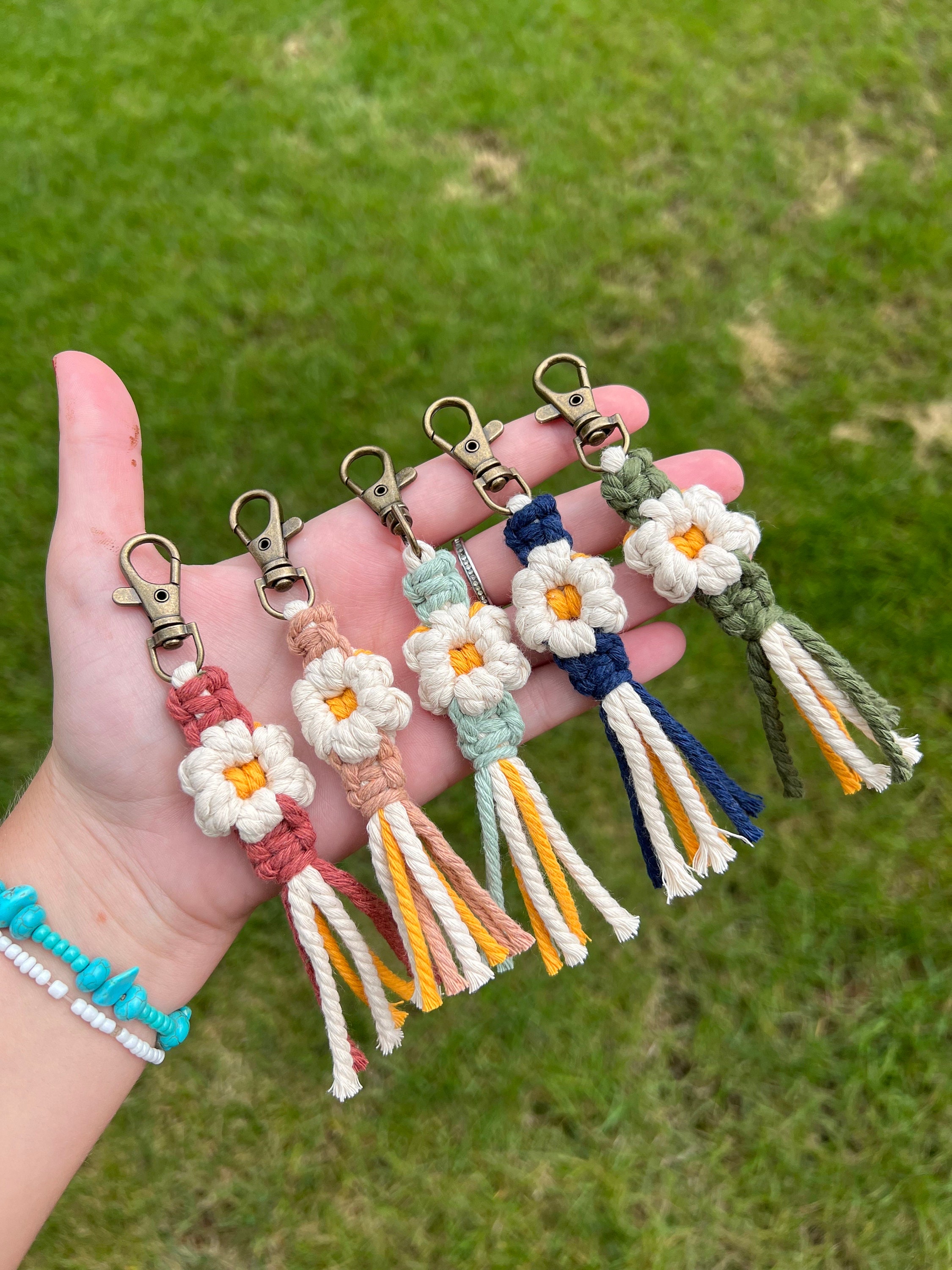 Macrame Daisy Keychain, Boho Bag Charm - Etsy