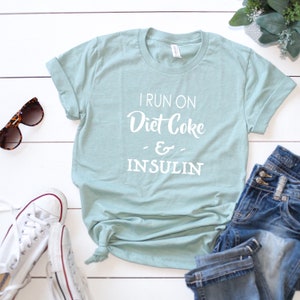 Je cours avec du coca light - cadeaux pour elle - t-shirt - t-shirt - t-shirt graphique - t-shirt - cadeau maman - chemise maman - chemise cancer - cancer du sein