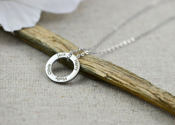 Personalised Minimalist Solo Silver Circle Pendant - Necklaces | Vanessa  Plana