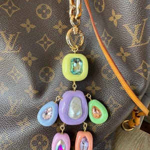 Handgemaakte tassenhanger/poppetje van polymeerklei