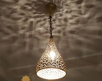 Marokkanische Messing-Pendelleuchte: Hand-durchbrochene Florale Deckenlampe