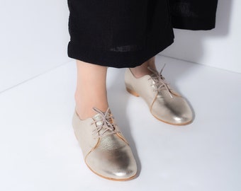 Chaussures femme richelieu dorées, chaussures en cuir brillantes dorées, chaussures en cuir, chaussures plates richelieu, chaussures plates, chaussures en cuir, chaussures à nouer - Adalina