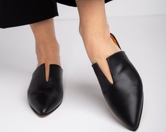 Mules en cuir noir, mules en cuir, mules noires, mules pour femmes, claquettes en cuir, chaussons en cuir et daim - Fatma