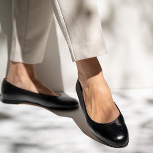 Handmade Black Leather Ballet Flats: Classic Round Toe Shoes