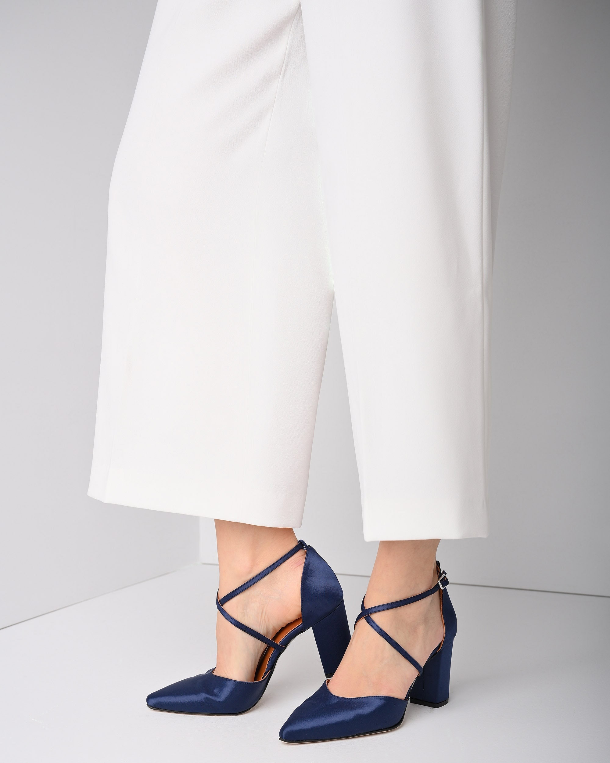 Low block heel ankle strap shoes hotsell