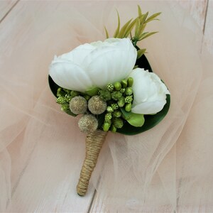 White Wedding Boutonniere: Rustic Groom Buttonhole Flower