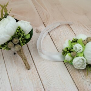 Prom corsage and boutonniere set Prom boutonniere for men Wedding boutonniere Prom flower wrist corsage Bridal wrist corsage for prom white