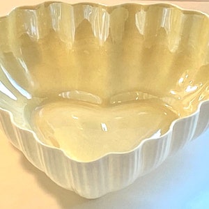 Belleek Ireland Porcelain Heart Shaped Scalloped Bowl/Dish, Set of 2, Yellow, 4th Per/1st Green Mark, 1946-1955, Superb Condition image 8