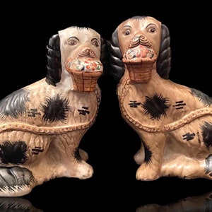 Antique Staffordshire King Charles Spaniel Figurines: Hand-Painted Ceramic Dogs, Circa 1880s