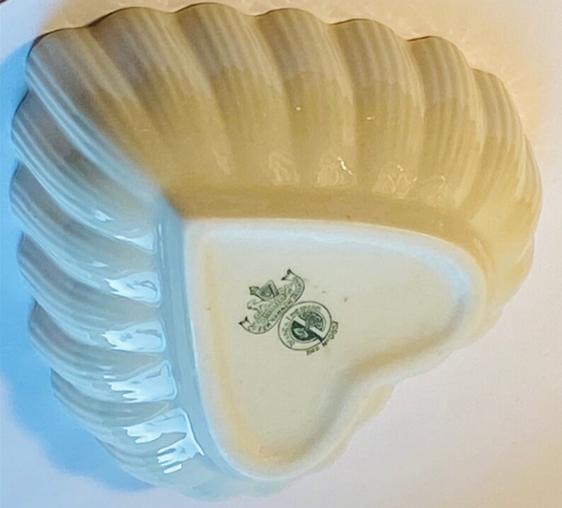 Belleek Ireland Porcelain Heart Shaped Scalloped Bowl/Dish, Set of 2, Yellow, 4th Per/1st Green Mark, 1946-1955, Superb Condition image 6