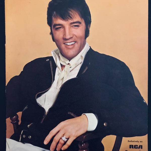 Elvis Presley Exclusive RCA Photo Album - Promo Piece - Excellent Condition - Beautiful Photography of Elvis Presley - 16 Photographs