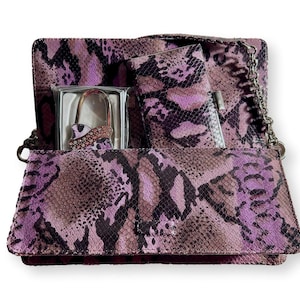 Bolso de hombro de cuero de Ann Taylor con estampado de piel de serpiente violeta oscuro, billetera/monedero y llavero a juego, vintage 2000, ¡excelente juego de regalo!