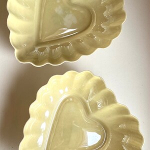 Belleek Ireland Porcelain Heart Shaped Scalloped Bowl/Dish, Set of 2, Yellow, 4th Per/1st Green Mark, 1946-1955, Superb Condition image 5