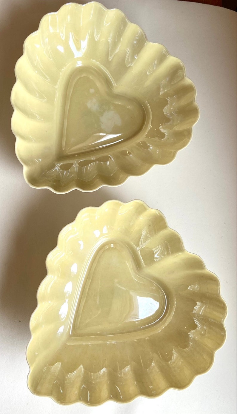 Belleek Ireland Porcelain Heart Shaped Scalloped Bowl/Dish, Set of 2, Yellow, 4th Per/1st Green Mark, 1946-1955, Superb Condition image 5