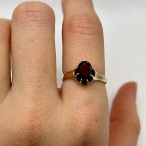 Vintage 10k Gold und rotem Stein Ring Größe 7 / Massiv Gold / echtes Gold / Antiker Ring / Granat Ring / Geschenk für Sie / Statement Ring