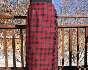 Vintage Wool Blend Maxi Skirt 30 Waist / Size medium / Plaid Wool Skirt / Fringe Skirt / Fireside Skirt / Winter Skirt