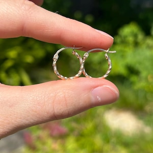 Vintage 14k Yellow Gold Twisted Hoops / Small Hoops / Simple Hoop Earrings / Solid Gold / Real Gold / Gift For Her / Patterened Hoops