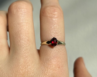 Antique 14k Gold Ring With Red Stone Size 7 1/4  / Real Gold / Solid Gold / Gift For Her / High Pronged Ring / Elegant Ring / Deep Red Stone