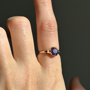 Vintage 10k Gold Amethyst Ring Size 6 1/2 / Solid Gold / Real Gold / February Birthstone / Purple Stone / Gift For Her / Pretty Ring