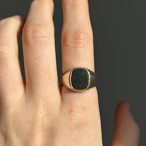 Vintage 10k Gold Bloodstone Signet Ring Size 8 -8 1/2 / Solid Gold / Gift For Him / Gift For Her / Chunky Ring / Gold Signet Ring / Old Gold