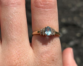 Anillo vintage de oro de 10 quilates con diamantes y piedra azul, talla 6 3/4, oro macizo, oro auténtico, regalo para ella, único, piedra azul pálido, anillo de diamantes.