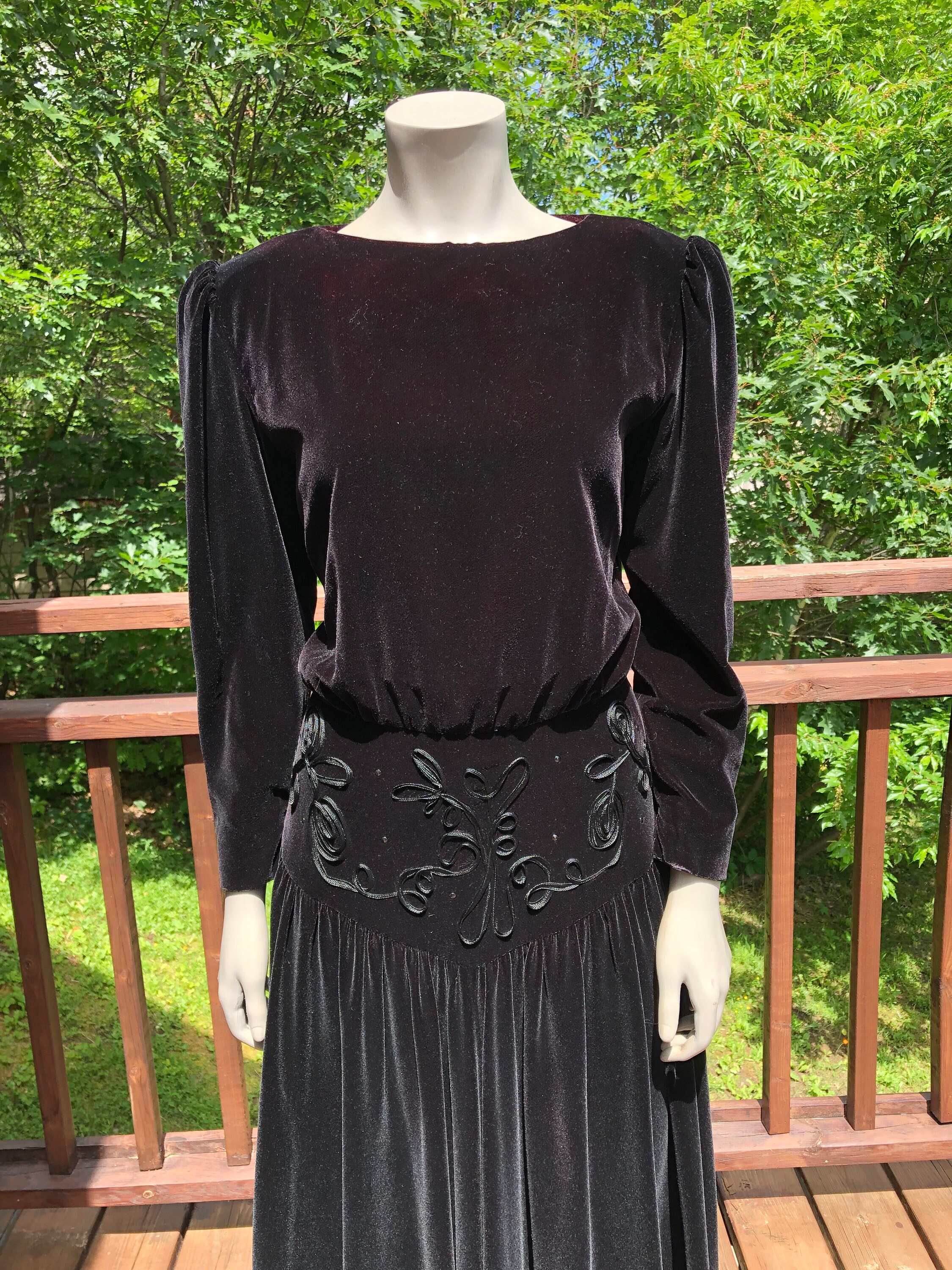Vintage Black Velvet Drop Waist Dress S / Lori Ann Dress / 80s Dress / Velvet Dress / Fitted Waist / 80s Style / Fancy Dress - Etsy Vintage Black Velvet Drop Waist Dress S / Lori Ann Dress / 80s Dress / Velvet Dress / Fitted Waist / 80s Style / Fancy Dress - Etsy