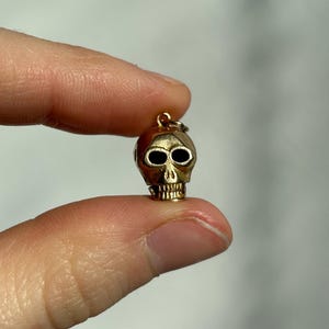 Vintage 9k Gold Skull Pendant / Articulate Skull Head / Skull Charm / Antique / Solid Gold / Real Gold / Unique Pendant / Memento Mori