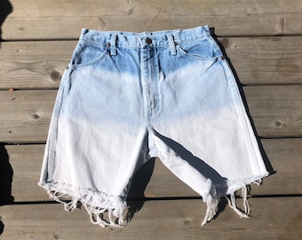 Vintage Wrangler Cut Off Shorts Taille 28-29 / Shorts ombrés / Shorts Wrangler délavés / Ourlets effilochés / Shorts en jean