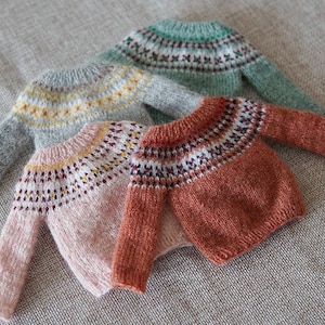 Sweater for Blythe and Other Dolls