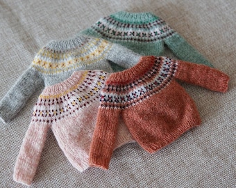 Sweater for Blythe and Other Dolls