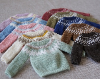 Sweater for Blythe and Other Dolls