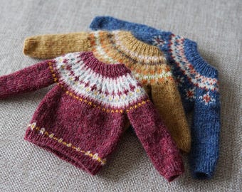 Sweater for Blythe and Other Dolls