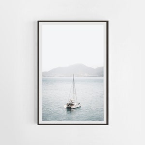 Stampa di yacht a vela, stampa nautica, stampe oceaniche, stampa di oceano costiero, arte murale per soggiorno, decorazioni murali, arredamento scandinavo