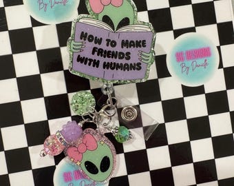 Porta credenciales retráctil Alien How To Make Friends With Humans, accesorio para enfermeras, regalo para enfermeras, soporte para credenciales
