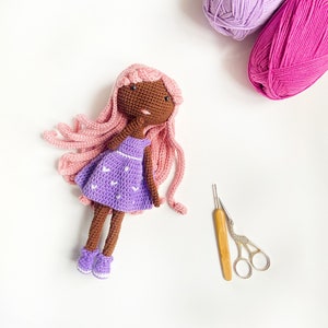 Bambola Amigurumi all&#39;uncinetto per bambini