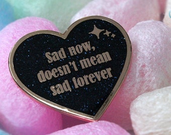 Herz Zitat Emaille Pin ""Sad now, bedeutet nicht traurig für immer""