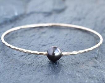 Hammered Gold Fill Bangle – Black Pearl, Handmade in Hawaii