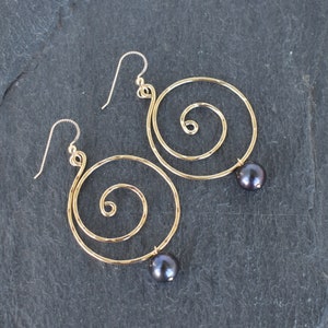 Spiral Wave Earrings with Black Pearls, Twist Earring, Koru Spiral, Hawaiian Piko, Hawaiian Jewelry, Handmade in Hawaii with Aloha